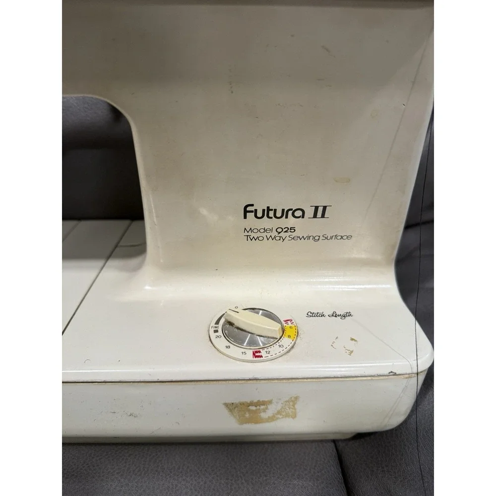 SINGER FUTURA II 925 Sewing Machine Tested Missing Pedal‎
